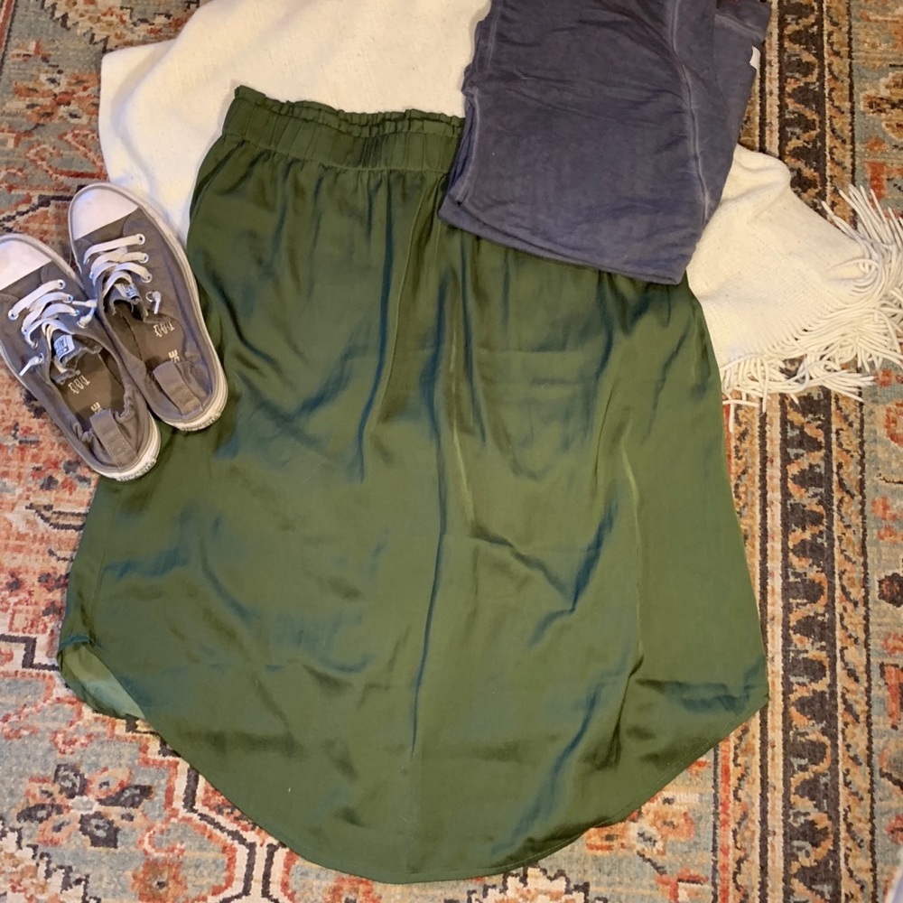 Loft Silky emerald skirt size L